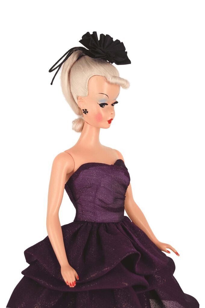 Bild Lilli doll in a strapless plum gown with tiered ruffles and a black headpiece, exuding luxury and timeless glamour.